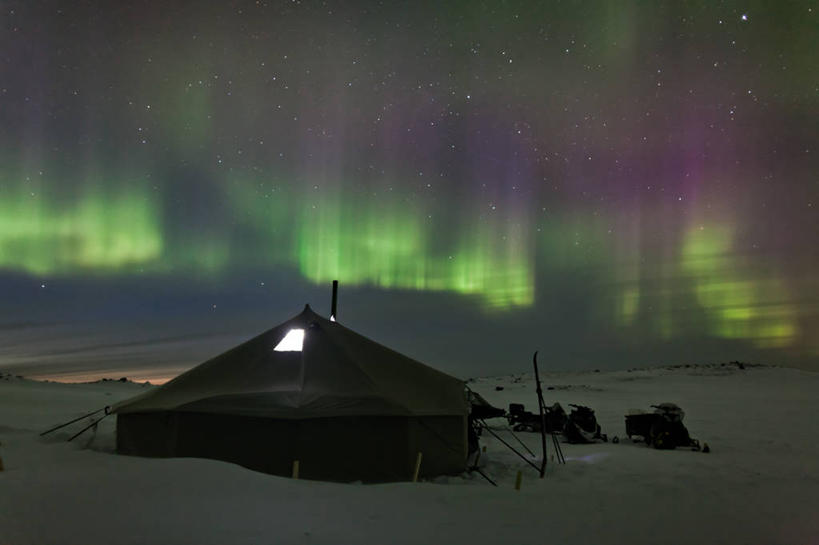 无人,横图,室外,夜晚,长时间曝光,雪,挪威,帐篷,光,冬天,风景,天空,自然,寒冷,摄影,宁静,照亮,北极光,彩图