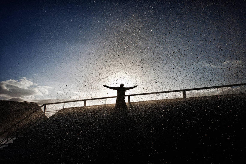 成年人,一个人,栏杆,站,举,横图,室外,自由,西班牙,仅一个男性,沙子,云,天空,黄昏,托,摄影,剪影,阿斯图里亚斯,无忧无虑,海滩,休闲活动,举起,举手,举着,向上举,向上伸,向上托,半身,彩图,库迪列罗,晕影,独处