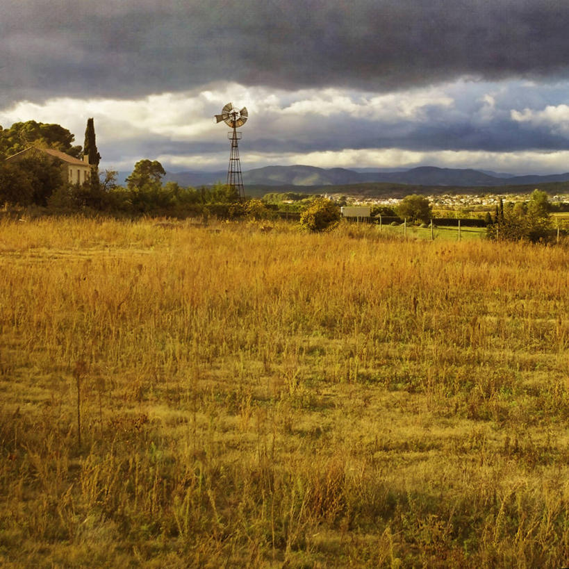 无人,方图,室外,白天,美景,多云,法国,欧洲,风力,房屋,景观,乌云,云,天气,草,自然,景色,摄影,能源,西欧,法兰西,自然风光,环境保护,法兰西共和国,法兰西第五共和国,农舍,朗格多克.鲁西永,朗格多克.鲁西永大区,彩图,卡佩斯唐