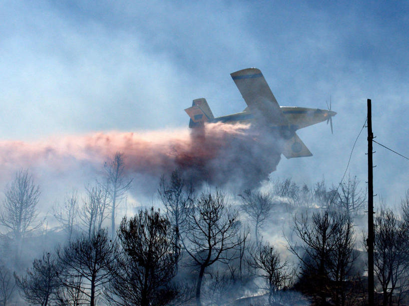 无人,横图,室外,白天,森林,飞机,火,西班牙,废弃,环保,热,树,烟,摄影,落下,能源,熄灭,回收,资源,销毁,毁灭,利用,低碳,循环,持续,空气污染,森林火灾,巴伦西亚省,烧毁,危险,彩图,损失