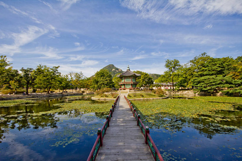 无人,宫殿,栏杆,横图,室外,白天,湖,美景,山,景福宫,首尔,韩国,阴影,反射,景观,云,首都,历史,草,树,自然,景色,摄影,宁静,自然风光,亭台楼阁,彩图