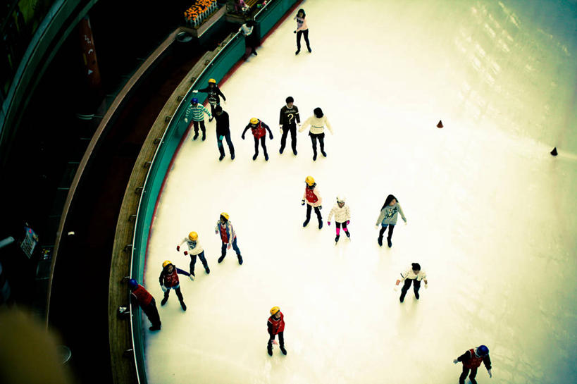 游乐园,站,横图,俯视,室内,滑冰,首尔,韩国,头饰,溜冰鞋,首都,许多人,一群人,摄影,享乐,溜冰场,技能,休闲活动,彩图,高角度拍摄