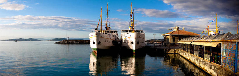 无人,码头,横图,全景,室外,白天,海洋,港口,客轮,反射,岛,悬崖,云,天空,自然,运输,摄影,宁静,渡轮,伊斯坦布尔,奥斯曼帝国,彩图,摆渡口,埠头,渡口,渡头,港湾,海港,货运码头,口岸,商港