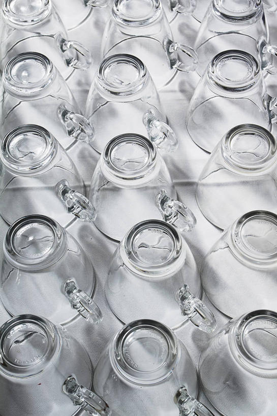 无人,竖图,特写,白色背景,重复,西班牙,一排,许多,整齐,咖啡杯,很多,排列,摄影,队列,彩图,影棚拍摄