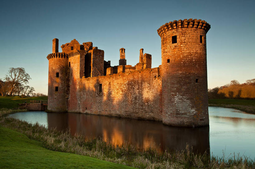 无人,横图,室外,白天,旅游,度假,美景,建筑,英国,欧洲,反射,砖,城堡,景观,历史,娱乐,苏格兰,废墟,草,天空,自然,享受,休闲,景色,放松,摄影,西欧,自然风光,大不列颠,大不列颠及北爱尔兰联合王国,大不列颠及爱尔兰联合王国,苏格兰王国,丹弗里斯.加洛韦,邓弗里斯.加洛韦,死水,彩图,大不列颠王国,大英帝国,联合王国,日不落帝国