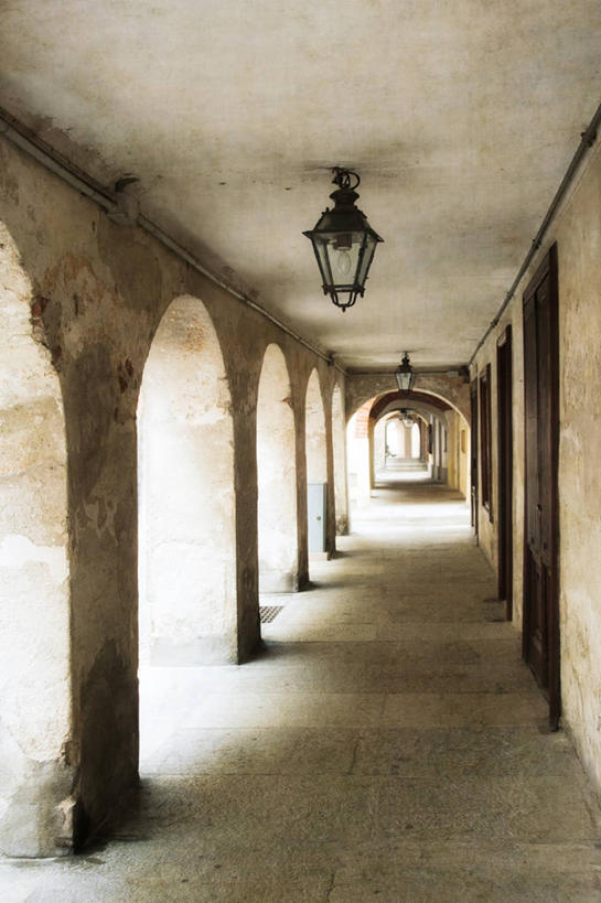 无人,竖图,室内,白天,建筑,路灯,意大利,柱子,拱门,灯,摄影,宁静,透视图,拱廊,彩图