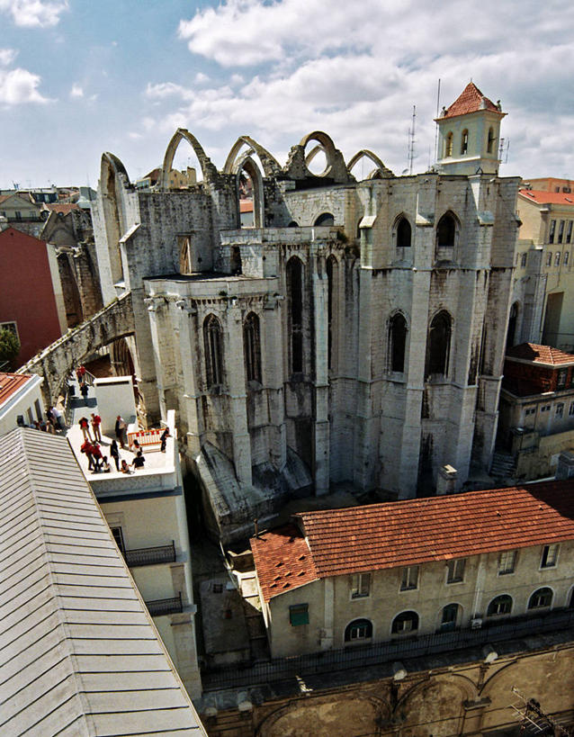 竖图,俯视,室外,白天,建筑,葡萄牙,节日,屋顶,云,拱门,首都,历史,文化,里斯本,天空,祈祷,健康,许愿,摄影,宗教,信仰,纪念,祈求,基督教,天主教,修道院,信念,神学院,修院,隐修院,平安,彩图,高角度拍摄