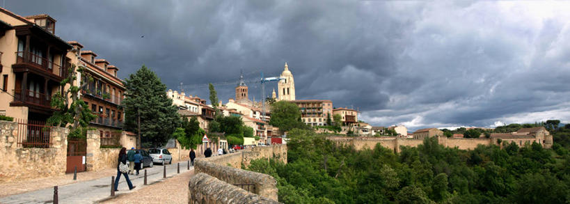 横图,全景,室外,白天,建筑,路,西班牙,乌云,天气,历史,树,自然,摄影,塞戈维亚,彩图