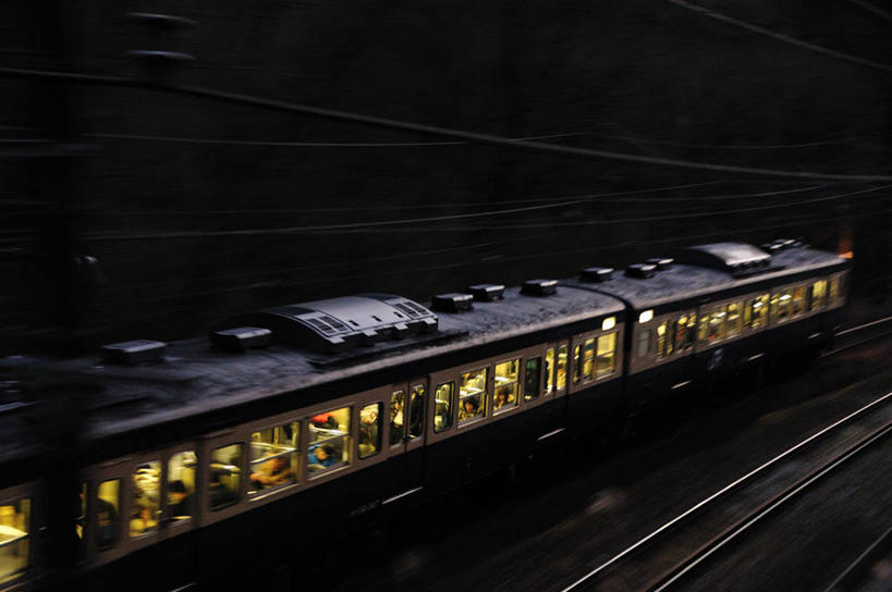 横图,室外,夜晚,运动模糊,旅途,路,铁路,火车,日本,电缆,轨道,交通,铁轨,首都,中央区,运输,摄影,迅速,照明设备,彩图,旅行