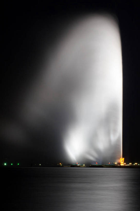 无人,竖图,室外,夜晚,长时间曝光,城市,喷泉,反射,天空,地标建筑,摄影,迅速,照亮,波斯湾,沙特阿拉伯,死水,吉达,彩图