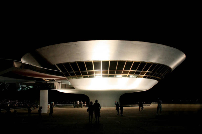 横图,室外,夜晚,建筑,巴西,形状,现代,天空,地标建筑,南美,摄影,照亮,南美洲,拉丁美洲,美术馆,美洲,里约热内卢,里约热内卢州,巴西联邦共和国,亚美利加洲,南亚美利加洲,尼泰罗伊,彩图