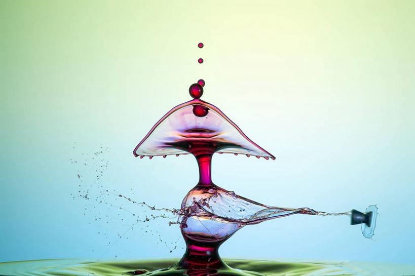 无人,横图,特写,白色背景,水,德国,形状,溅,透明,水滴,水面,红色,摄影,落下,子弹,撞击,纯净,想法,彩图,影棚拍摄