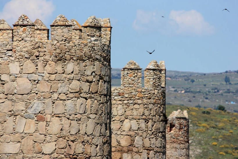 无人,横图,室外,白天,山,建筑,西班牙,欧洲,三只,鸟类,城堡,云,历史,石墙,天空,摄影,南欧,阿维拉,西班牙王国,卡斯蒂利亚,卡斯蒂利亚拉曼查,卡斯蒂利亚拉曼恰,拉曼查,拉曼恰,彩图