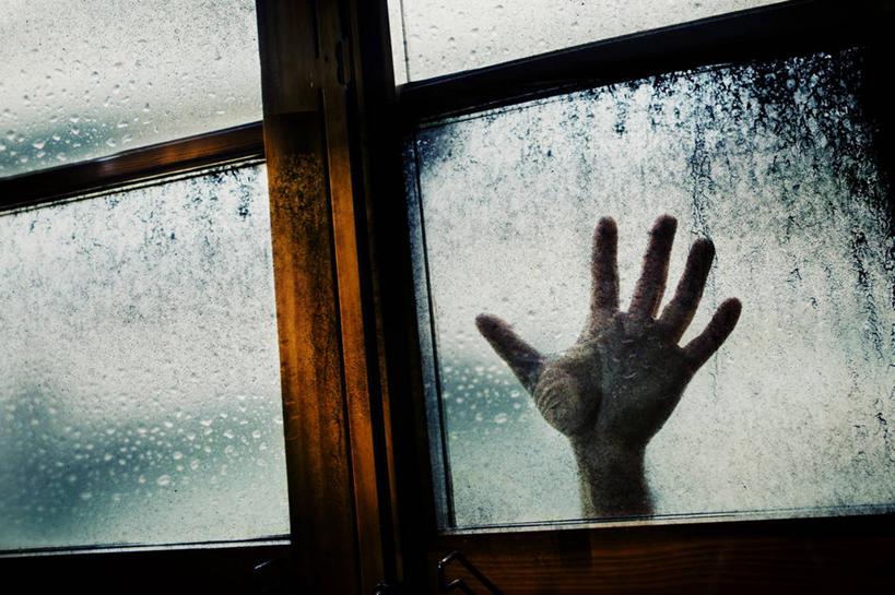 手,一个人,横图,室外,神秘,水,雨,窗户,西班牙,巴塞罗那,人体,摄影,怪异,部分,彩图