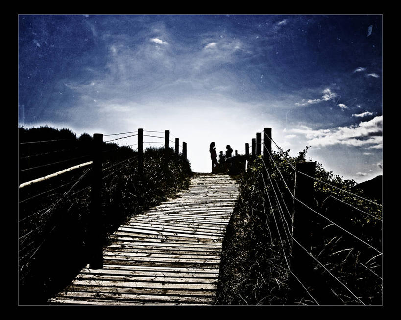 成年人,两个人,站,横图,室外,白天,英国,篱笆,云,天空,自然,摄影,宁静,剪影,说话,彩图