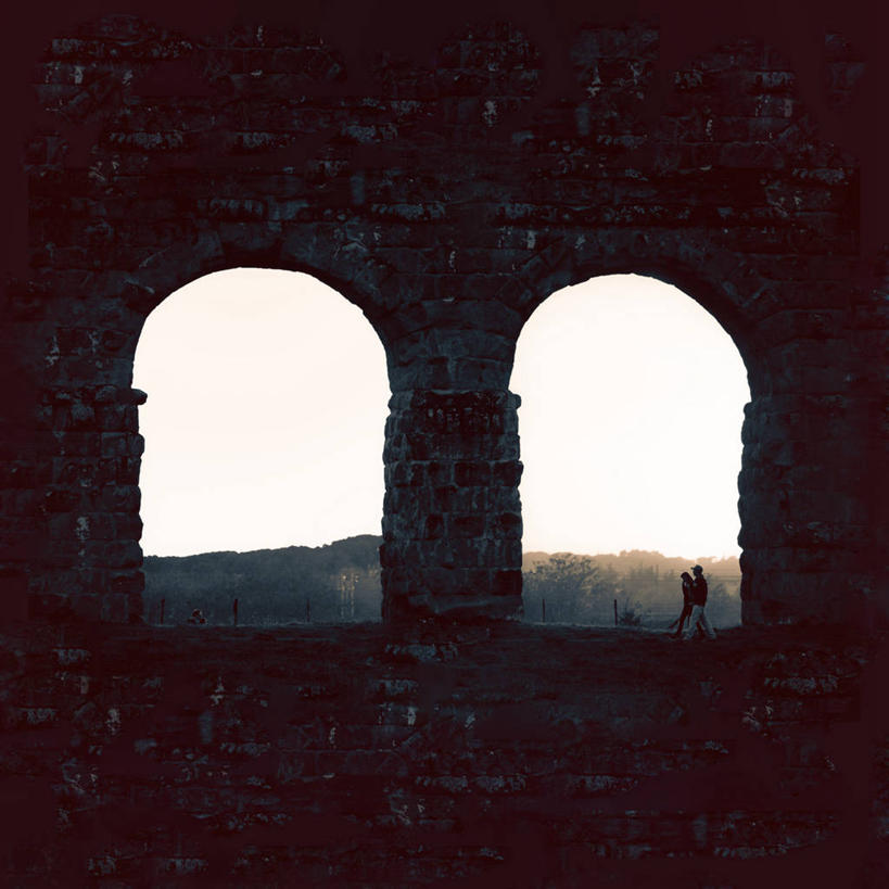 成年人,两个人,方图,室内,窗户,意大利,连接,拱门,沟渠,首都,砖墙,天空,黄昏,摄影,异性恋,男人,女人,彩图,爱,伴侣