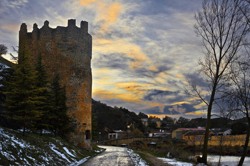 无人,横图,室外,雪,建筑,西班牙,城堡,云,历史,树,天空,自然,黄昏,摄影,彩图,索里亚省