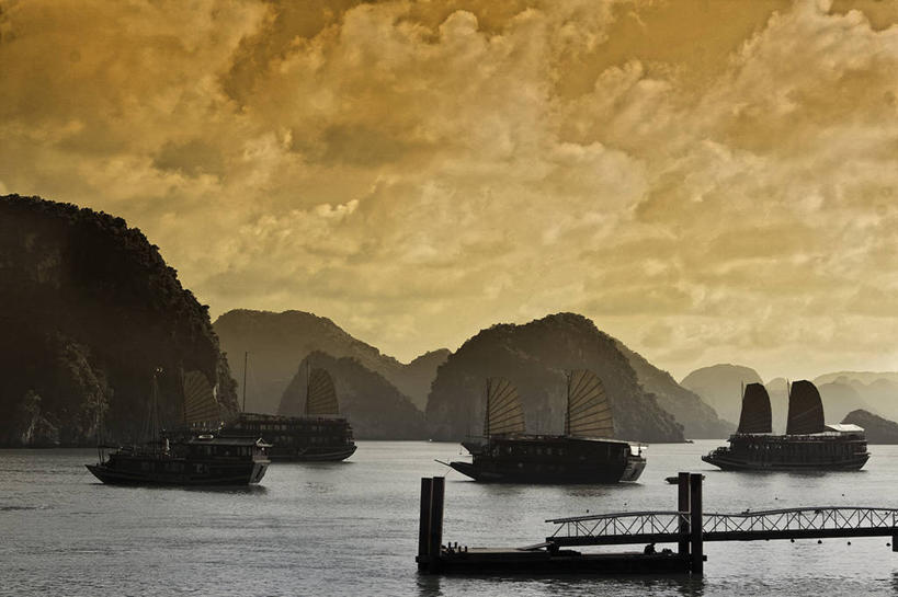 无人,码头,横图,室外,白天,美景,船,越南,漂浮,景观,云,木船,海湾,风景,天空,自然,交通工具,景色,运输,摄影,航海,宁静,舟,岩层,自然风光,载具,剪影,下龙湾,岩石,彩图,三板,舢板