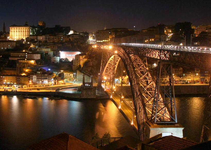 无人,横图,室外,夜晚,度假,河流,美景,城市风光,城市,大桥,建筑,桥梁,船,葡萄牙,欧洲,反射,景观,桥,联系,娱乐,波尔图,杜罗河,拱桥,享受,休闲,景色,放松,运输,摄影,拱形,照亮,南欧,葡萄牙共和国,加亚新城,彩图,北部大区,钢拱桥,斗罗河,波图,路易一世大桥