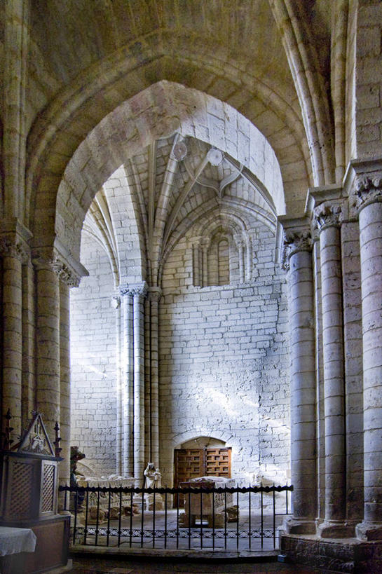 无人,教堂,栏杆,竖图,室内,白天,建筑,西班牙,柱子,砖墙,摄影,宗教,基督教,彩图,帕伦西亚省