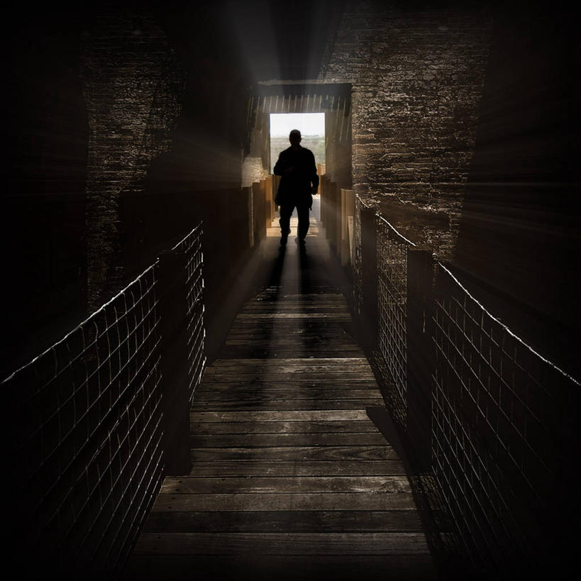 成年人,一个人,方图,室内,白天,西班牙,巴塞罗那,仅一个男性,阴影,背面,摄影,步行,彩图,独处