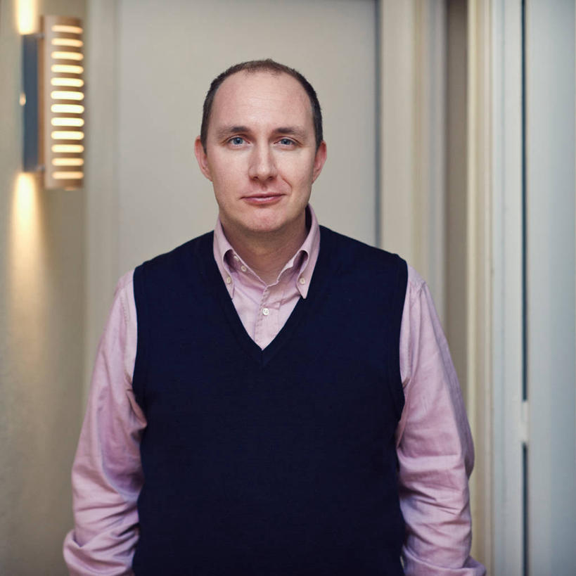 西方人,成年人,中年人,一个人,站,微笑,方图,室内,白天,正面,信心,西班牙,欧洲,巴塞罗那,欧洲人,仅一个男性,仅一个人,仅一个中年男性,摄影,肖像,男人,男性,中年男性,白种人,彩图,巴塞罗那省,假笑,态度