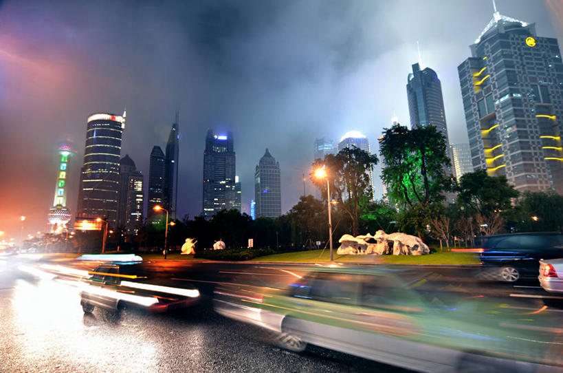 无人,横图,室外,夜晚,运动模糊,长时间曝光,度假,美景,天际线,城市风光,城市,建筑,路,路灯,摩天大楼,汽车,上海,景观,交通,首都,娱乐,树,天空,享受,休闲,景色,放松,运输,摄影,尾灯,照亮,陆家嘴,彩图