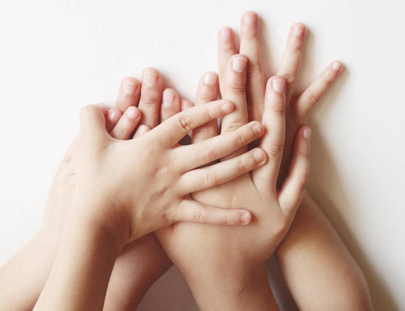 手,横图,白色背景,友谊,阿曼,五个人,连接,围墙,首都,人体,摄影,部分,合伙,波斯湾,大马斯喀特,团结,触摸,彩图,影棚拍摄