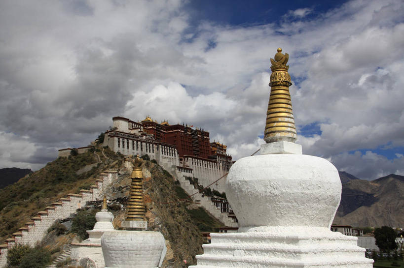 无人,宫殿,横图,室外,白天,山,山脉,楼梯,建筑,布达拉宫,中国,云,尖顶,首都,历史,拉萨,天空,地标建筑,摄影,宗教,佛教,中国文化,西藏自治区,彩图