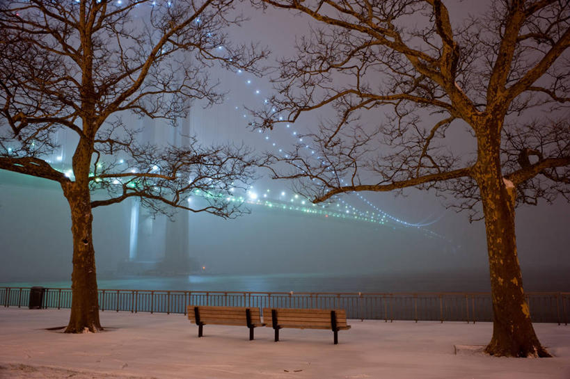 无人,栏杆,横图,室外,河流,城市,纽约,美国,长椅,联系,黄昏,地标建筑,摄影,吊桥,宁静,照亮,彩图,维拉扎诺桥