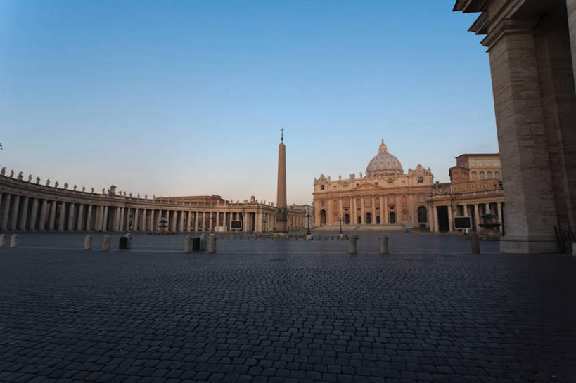 无人,横图,室外,白天,留白,城市,建筑,意大利,柱子,拱门,人行道,首都,历史,摄影,圆顶建筑,意大利文化,万里无云,系船柱,彩图