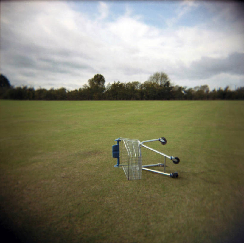 无人,横图,室外,白天,购物车,英国,废弃,田地,云,草,树,天空,摄影,报废,宁静,废物,下降,丢弃,放弃,抛弃,摈弃,牛津郡,彩图,屏弃,摈斥,摒除,晕影