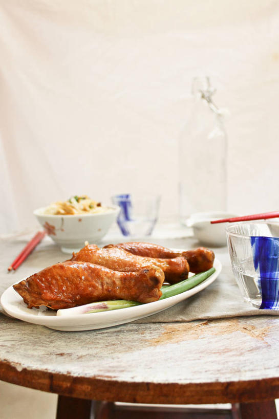 面条,无人,竖图,室内,桌子,马来西亚,虾,食品,酱油,饮食,瓶子,碗,摄影,清新,健康食物,海产,彩图