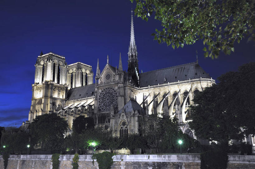 无人,教堂,横图,室外,建筑,法国,巴黎,巴黎圣母院,云,尖顶,首都,树,天空,黄昏,摄影,宗教,照亮,基督教,法国文化,哥特式风格,法兰西岛大区,彩图,大教堂