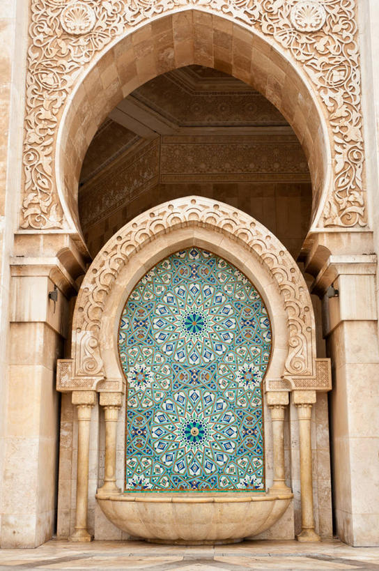 无人,竖图,室外,白天,建筑,喷泉,非洲,摩洛哥,瓷砖,拱门,历史,地标建筑,摄影,伊斯兰教,清真寺,拱廊,阿非利加洲,摩洛哥王国,式样,卡萨布兰卡,达尔贝达,美术工艺,摩洛哥肺叶,设计,彩图