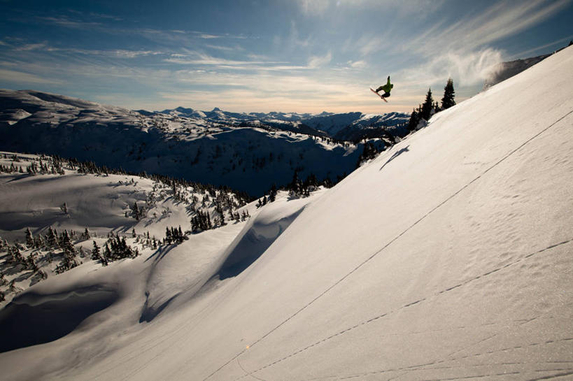 一个人,跳,横图,室外,白天,兴奋,山,山脉,雪,加拿大,云,冬天,半空,极限运动,天空,自然,寒冷,摄影,滑雪板,享乐,大不列颠哥伦比亚,冒险,彩图