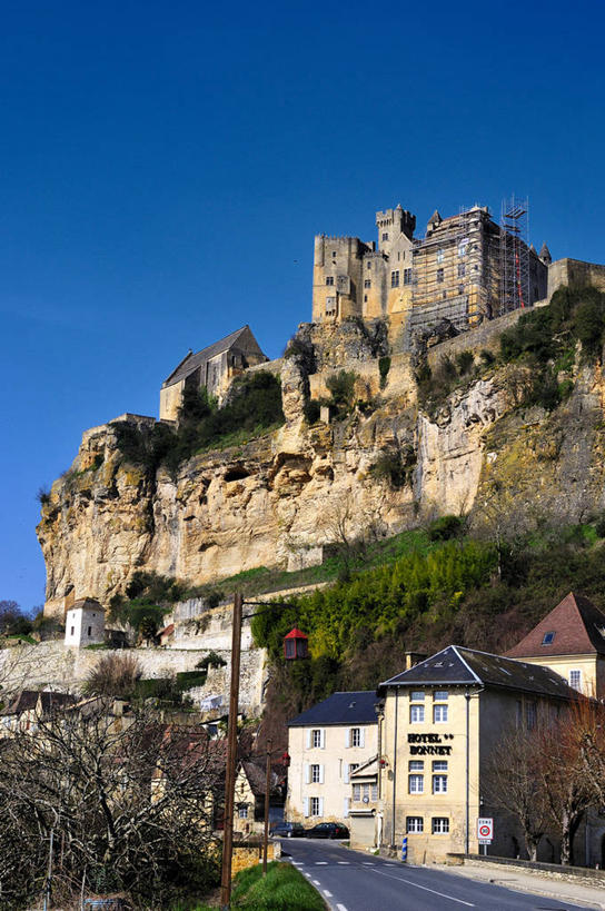 无人,竖图,室外,白天,植物,建筑,路,法国,乡村,悬崖,历史,摄影,宁静,法国文化,万里无云,多尔多涅,彩图