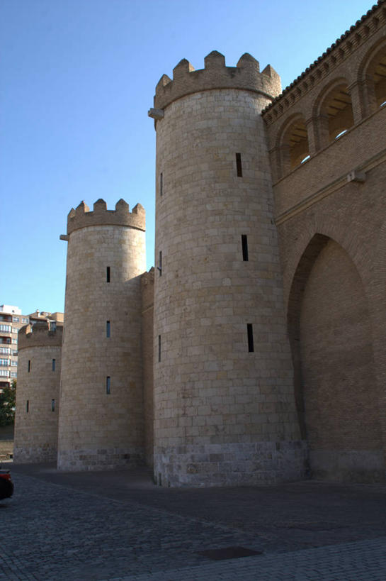 无人,宫殿,竖图,室外,白天,建筑,西班牙,欧洲,历史,城墙,地标建筑,摄影,南欧,万里无云,西班牙王国,阿拉贡,阿拉贡自治区,萨拉戈萨,萨拉戈萨省,彩图