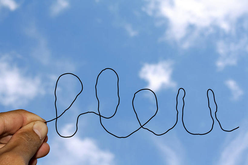 一个人,横图,室外,特写,白天,法国,云,拿着,天空,手指,人体,摄影,部分,金属丝,想法,彩图