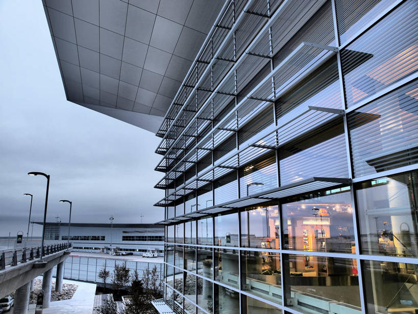 无人,机场,横图,室外,白天,建筑,路灯,加拿大,反射,现代,天空,摄影,照亮,企业,公司,高架道路,马尼托巴湖,彩图,温尼伯湖