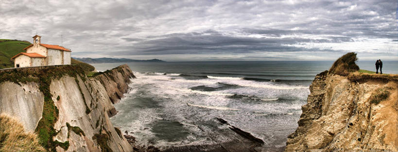 两个人,教堂,横图,全景,室外,白天,海浪,海洋,建筑,西班牙,欧洲,水平线,悬崖,云,首都,安达卢西亚,塞维利亚,天空,自然,摄影,宗教,基督教,南欧,安达鲁西亚,塞维尔,首府,西班牙王国,安达卢西亚自治区,巴斯克自治区,彩图,圣特尔莫宫