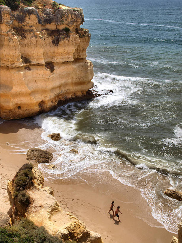 成年人,两个人,竖图,俯视,室外,白天,度假,海浪,海洋,美景,西班牙,河岸,景观,悬崖,风景,自然,波浪,景色,摄影,自然风光,阿尔布费拉,男人,女人,海滩,步行,彩图,高角度拍摄