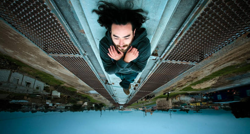 成年人,中年人,一个人,躺,双手交叉,横图,俯视,室外,白天,神秘,火车,墨西哥,仅一个男性,仅一个人,仅一个中年男性,覆盖,休闲装,思考,摄影,双手抱胸,拉丁美洲,韦拉克鲁斯,想法,男人,男性,中年男性,长发,仰卧,彩图,高角度拍摄