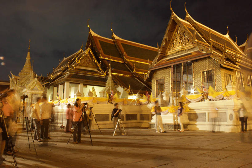 横图,室外,夜晚,运动模糊,建筑,曼谷,泰国,首都,许多人,天空,一群人,摄影,宗教,照亮,彩图,传统文化
