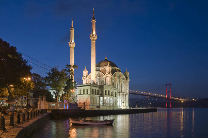 无人,广场,码头,横图,室外,夜晚,城市,建筑,船,欧洲,反射,桥,历史,地标建筑,运输,摄影,吊桥,照亮,尖塔,伊斯兰教,圆顶建筑,清真寺,马尔马拉海地区,伊斯坦布尔,欧塔廓伊清真寺,万里无云,死水,彩图