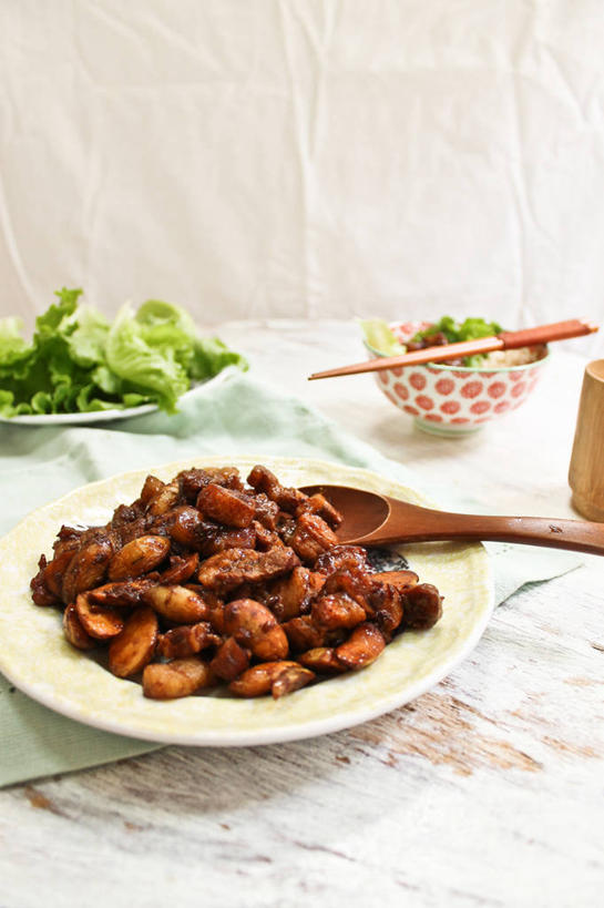 点心,面包,无人,竖图,室内,特写,马来西亚,切开,木制,勺子,莴苣,炒菜,食品,面点,吐司,酱油,猪肉,饮食,食物,糕点,白色,盘子,餐巾,木制品,调羹,汤匙,碗,切,摄影,法式面包,清新,剖面,吐司面包,切面,健康食物,彩图,多士,听型面包