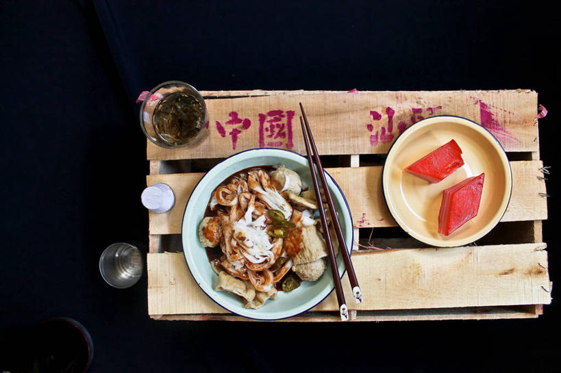 面条,无人,横图,俯视,早餐,筷子,马来西亚,黑色背景,食品,饮食,米粉,盘子,碗,摄影,清新,彩图,高角度拍摄,影棚拍摄,蛋糕,传统文化