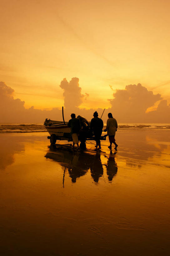 脸,头,脸颊,三个人,渔夫,推,竖图,室外,团队,海洋,船,马来西亚,反射,云,黎明,肩膀,天空,自然,运输,摄影,努力,剪影,头部,脸部,脸蛋,面部,彩图