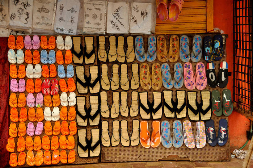 无人,商店,横图,室外,白天,印度,一排,许多,吊挂,悬挂,整齐,很多,挂,排列,拖鞋,零售,摄影,多样,队列,选择,果阿,彩图