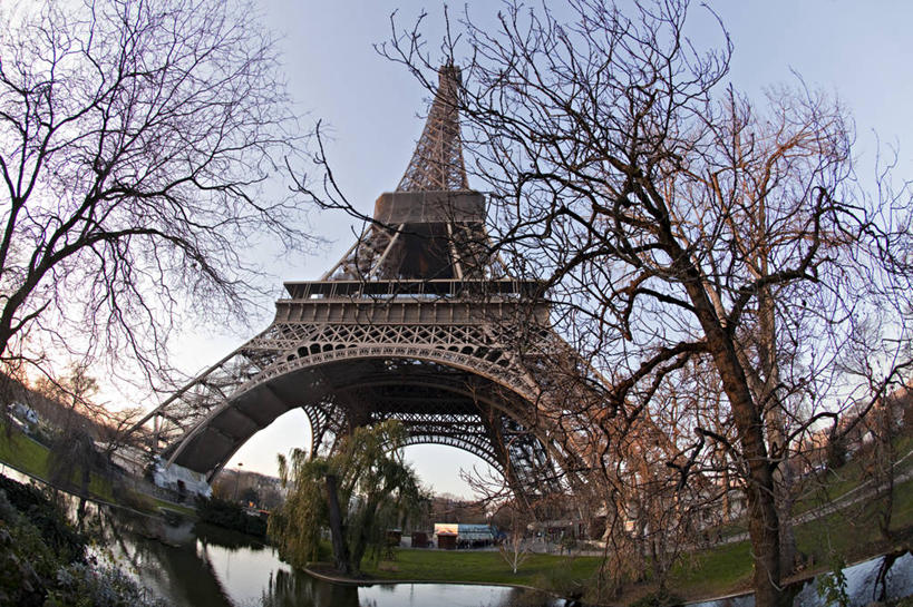 无人,横图,室外,白天,鱼眼镜头,仰视,水,建筑,法国,巴黎,欧洲,艾菲尔铁塔,反射,拱门,塔,埃菲尔铁塔,首都,树,摄影,西欧,法兰西,巴黎铁塔,法国文化,万里无云,法兰西共和国,战神广场,法兰西第五共和国,法兰西岛,法兰西岛大区,彩图,低角度拍摄,巴黎省,巴黎市